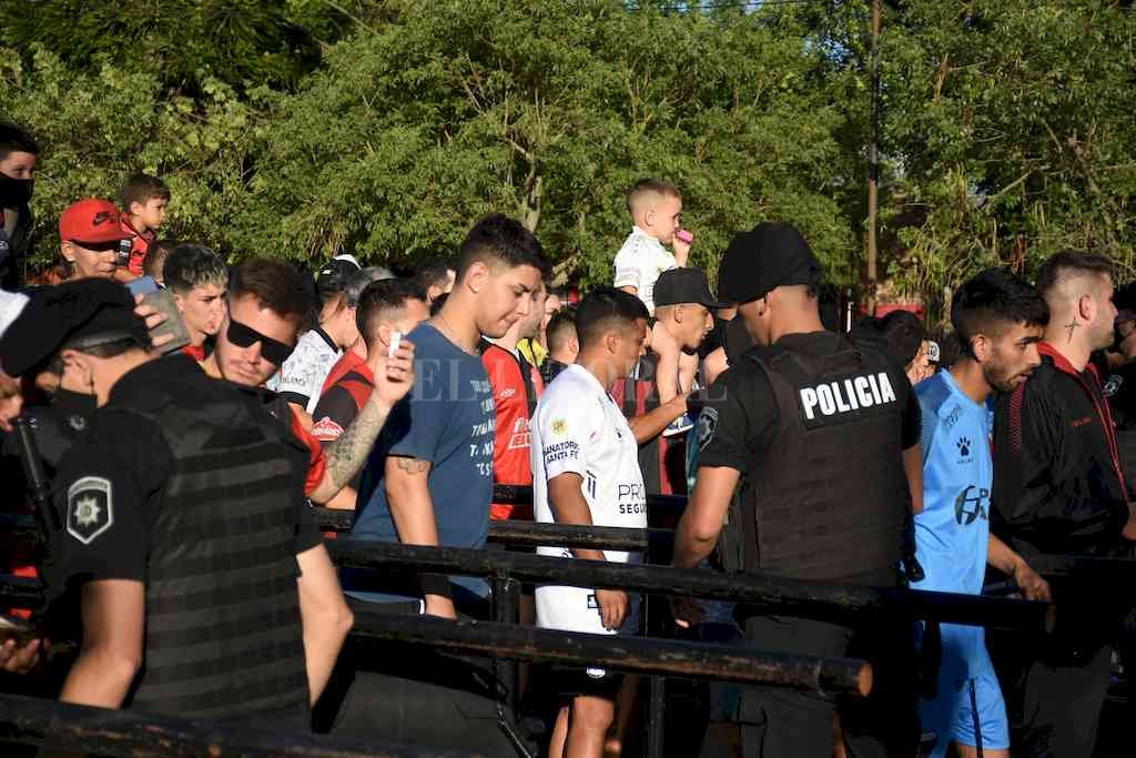 Clásico santafesino: habrá 600 efectivos y las puertas del estadio se abrirán tres horas antes