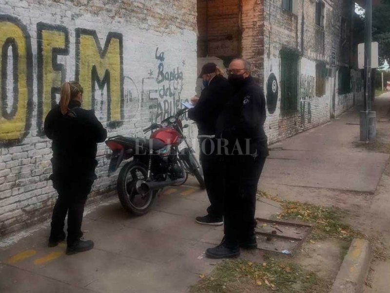 Otro insólito hecho en el corralón municipal: fueron a buscar una moto retenida en otra sin patente