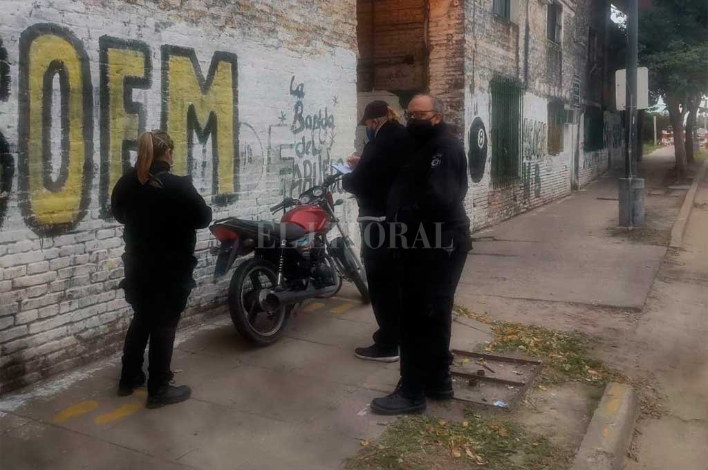 Otro insólito hecho en el corralón municipal: fueron a buscar una moto retenida en otra sin patente