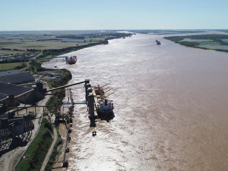 Puertos, usuarios y la Bolsa de Rosario reclaman por la Hidrovía