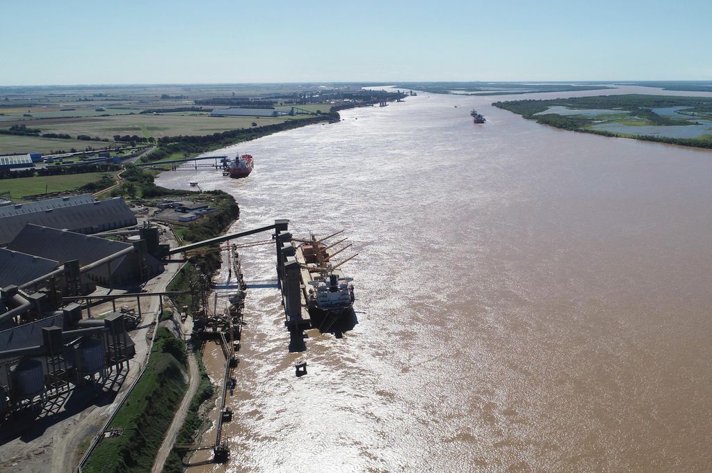 Puertos, usuarios y la Bolsa de Rosario reclaman por la Hidrovía