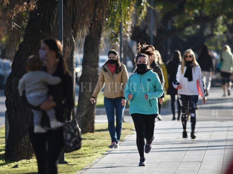 Sábado fresco y despejado en la ciudad de Santa Fe