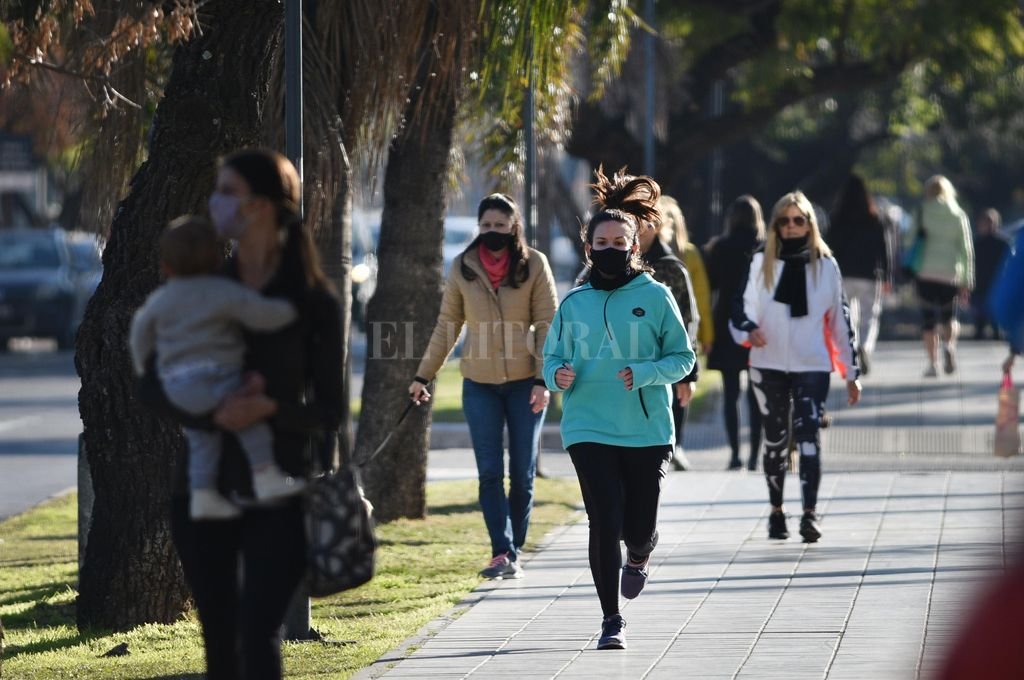 Sábado fresco y despejado en la ciudad de Santa Fe
