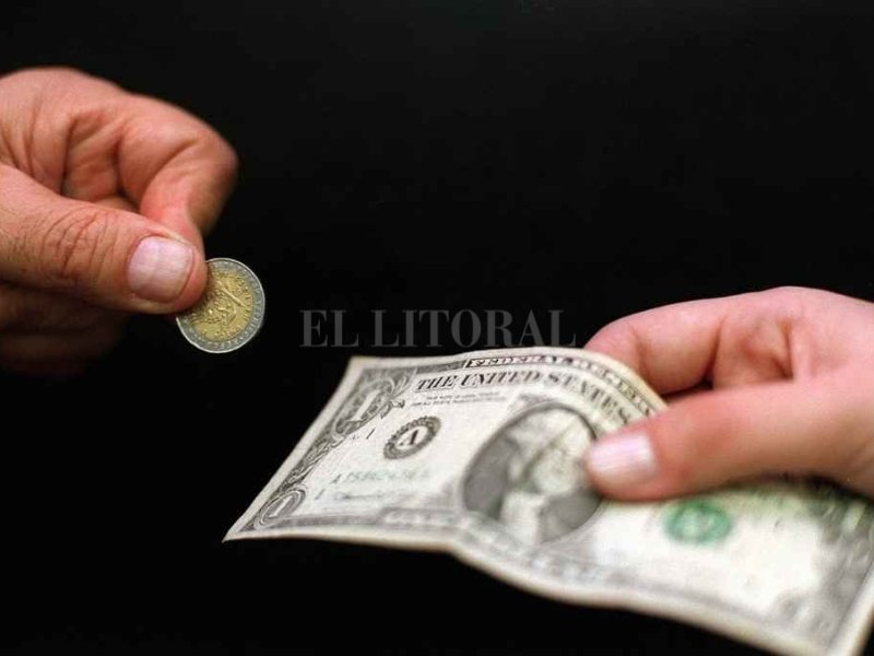 La provincia de Santa Fe le cobra a 4 ciudades una deuda en dólares de los ’90