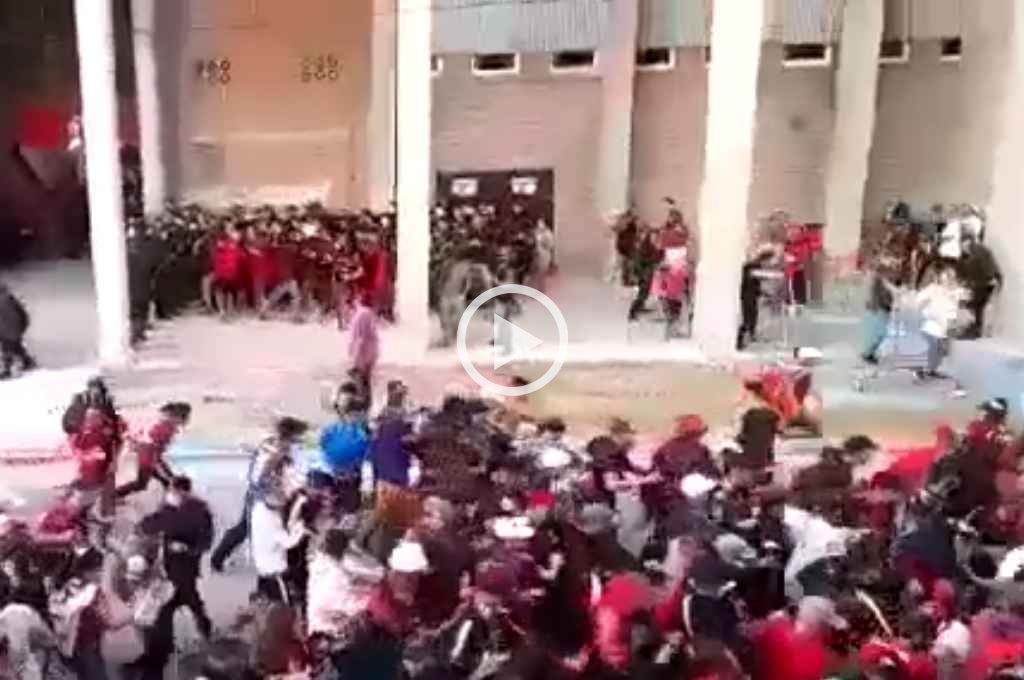 Video: así fueron los enfrentamientos a tiros en la previa de Colón ante Peñarol