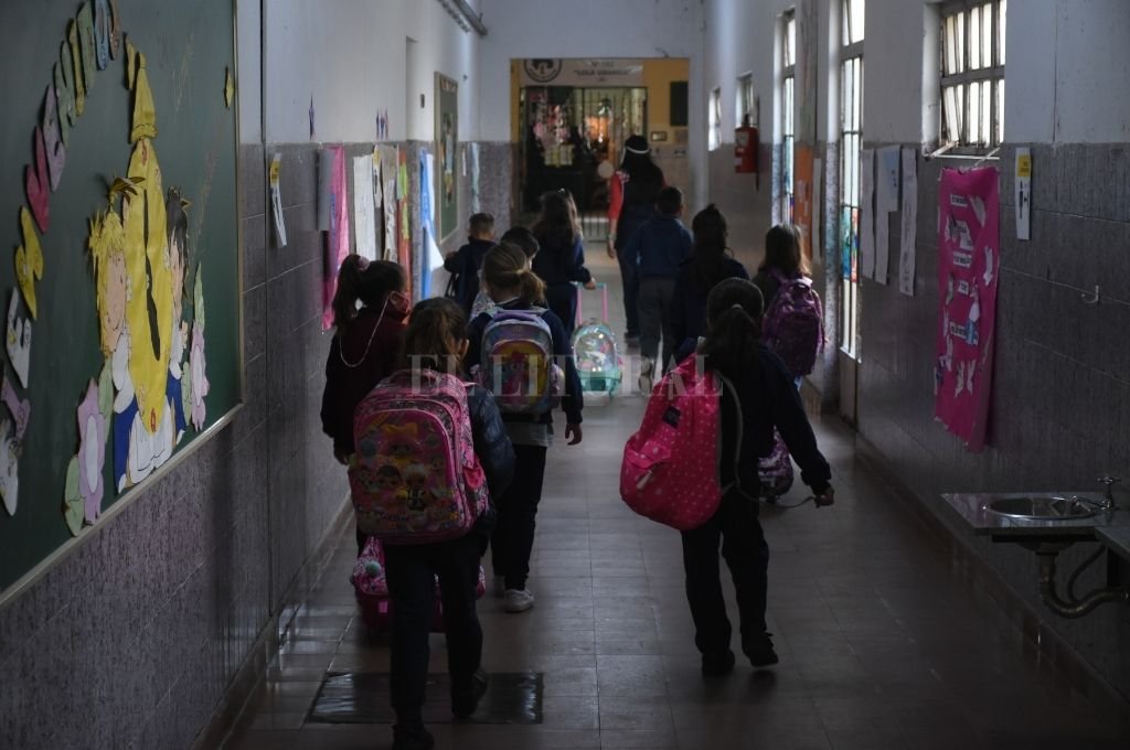 Extensión horaria en escuelas: el gobierno santafesino puso reparos sobre aspectos operativos