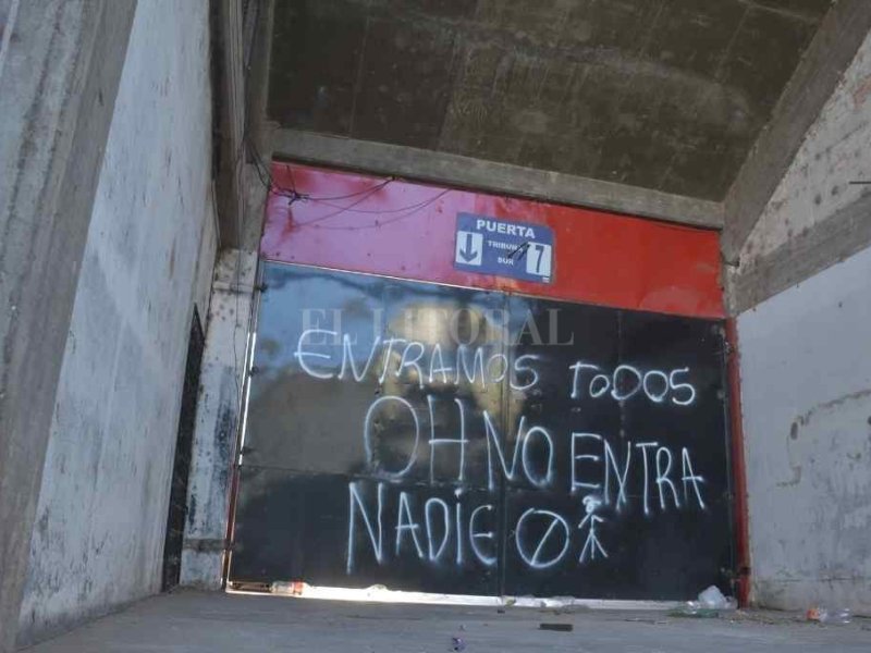 Clausuraron la cancha de Colón: la mayoría pacífica e inocente es la que paga los platos rotos