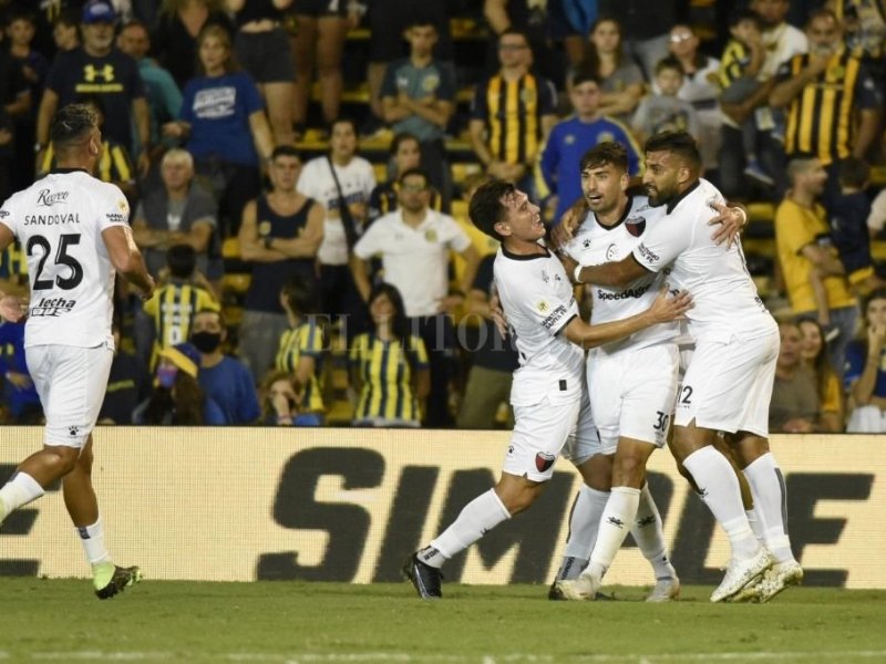Cuando Falcioni movió el banco, Colón fue un equipo ambicioso