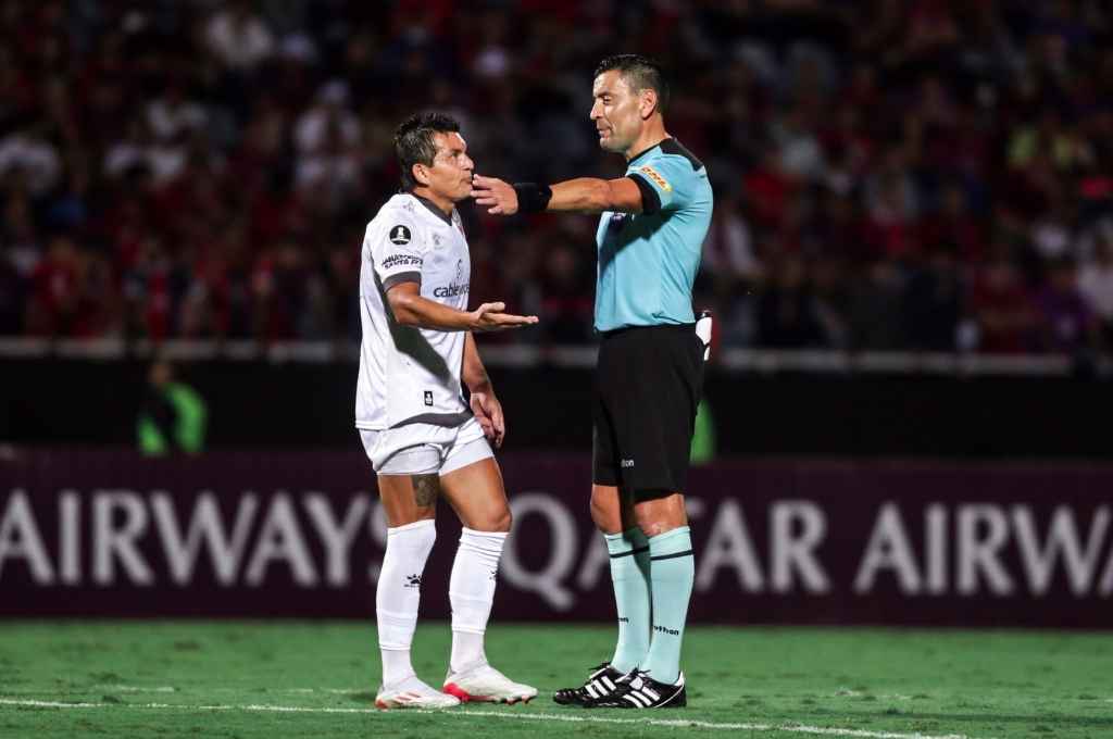 Defendiendo así no hay Colón que aguante: cayó ante Cerro por Copa Libertadores