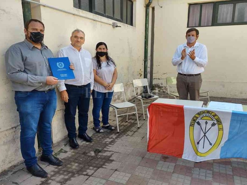Calvo anunció la construcción del edificio para la Cooperadora de la Escuela Nº 565