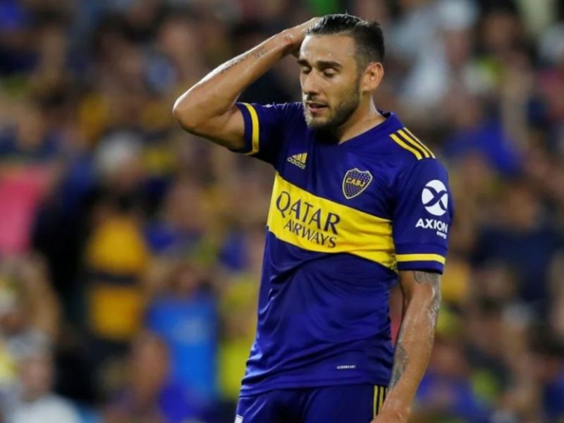 El jugador de Boca, «Toto» Salvio, es buscado tras chocar a su pareja y huir