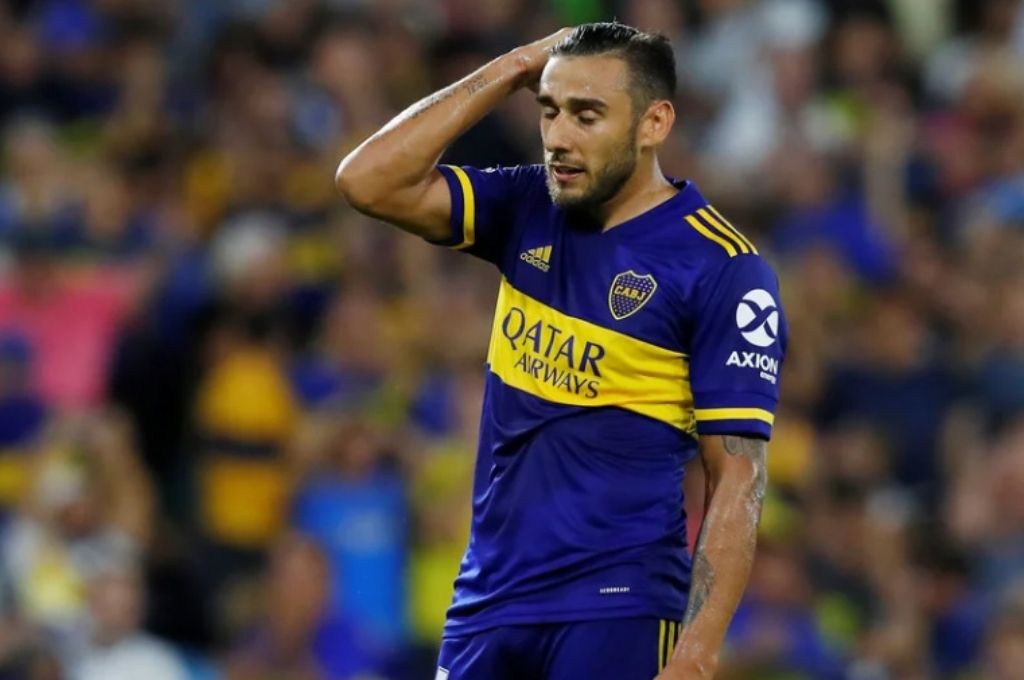 El jugador de Boca, «Toto» Salvio, es buscado tras chocar a su pareja y huir
