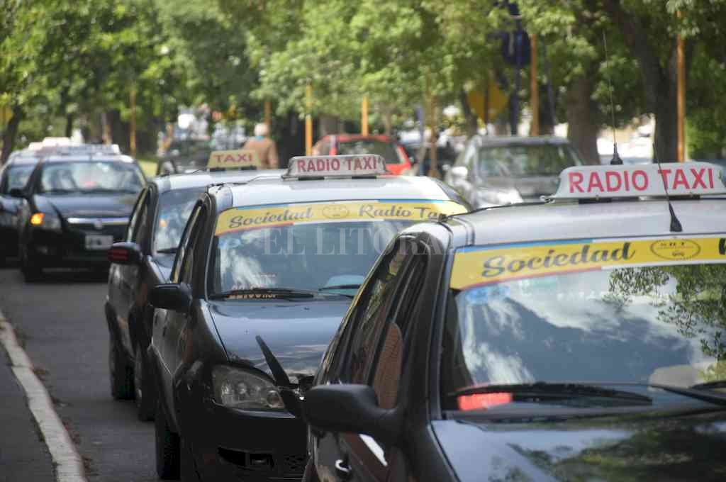 Taxis y remises: hay 200 aspirantes  para obtener 65 licencias en Santa Fe