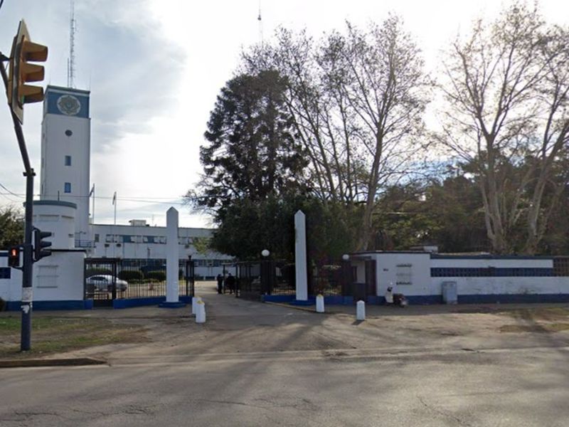 Allanaron la Unidad Regional II y secuestraron celulares de policías