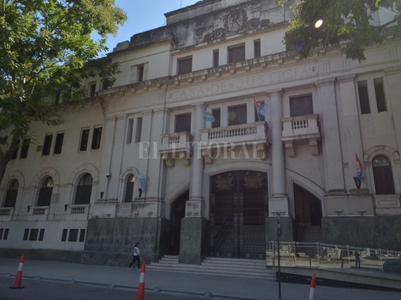 No le quiso entregar la beba a su ex y le rompió la nariz