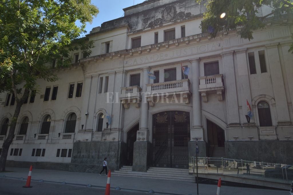 No le quiso entregar la beba a su ex y le rompió la nariz