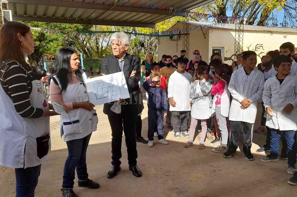 Baucero visitó la escuela Oreste Caporaletti