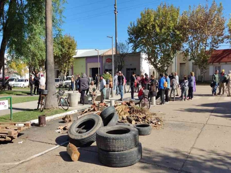 Cañada Rosquín: se recrudece el paro de empleados comunales y ya son 18 días de huelga