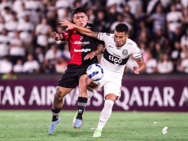 Colón: entre el despojo arbitral y su máquina de errar goles