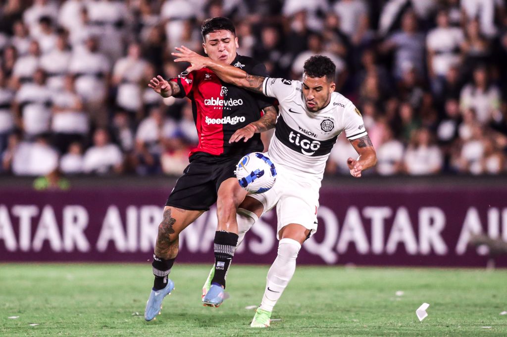 Colón: entre el despojo arbitral y su máquina de errar goles