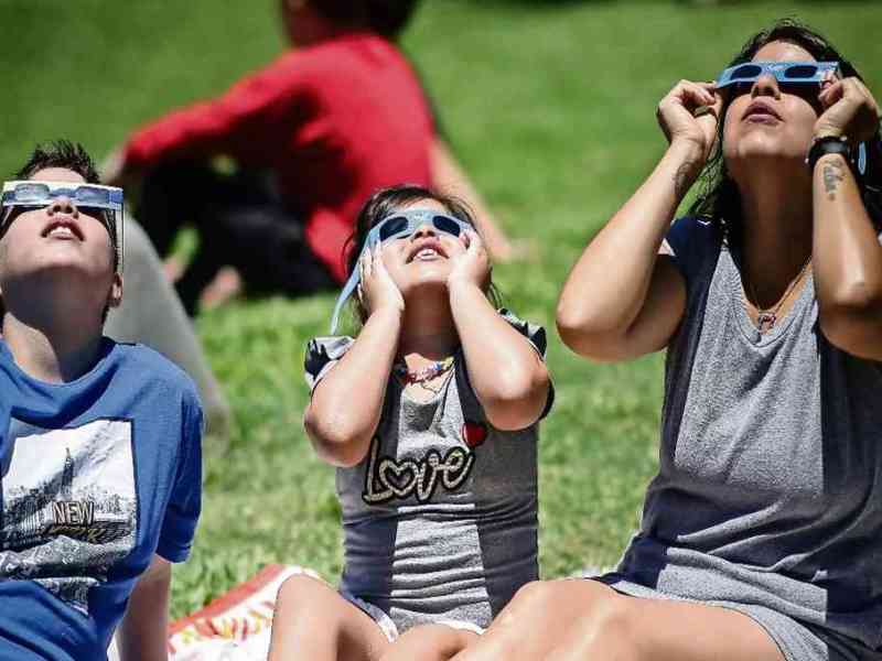 Llega el eclipse solar: cómo observarlo sin causar daños a la visión