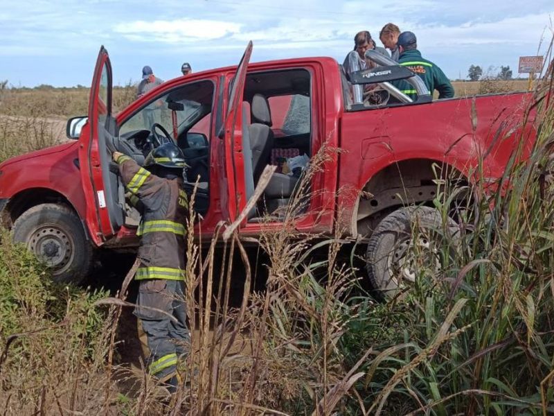 Impresionante choque y rescate en el acceso a Nuevo Lehmann