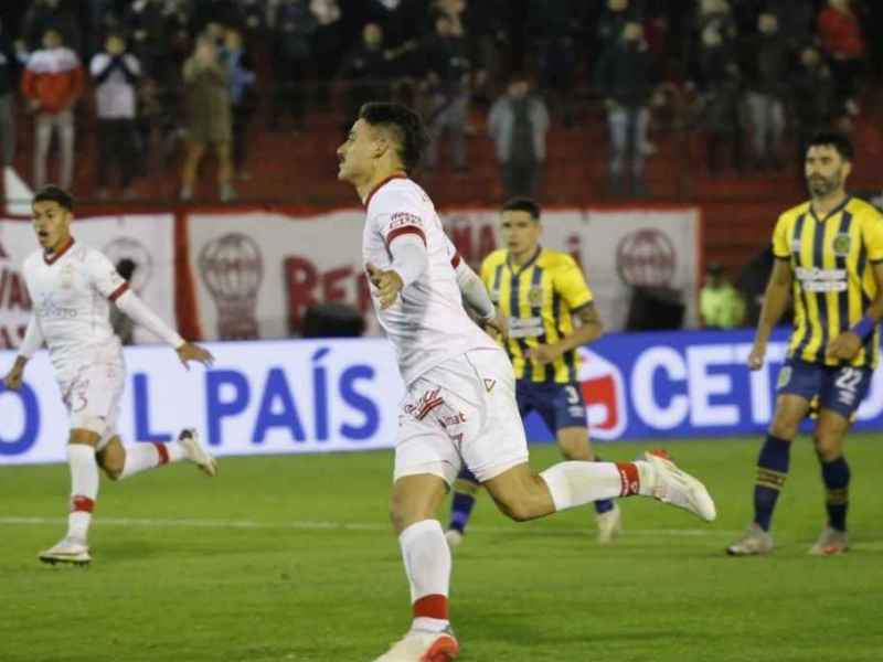 Con un hombre menos, Huracán se lo dio vuelta a Rosario Central en el Ducó