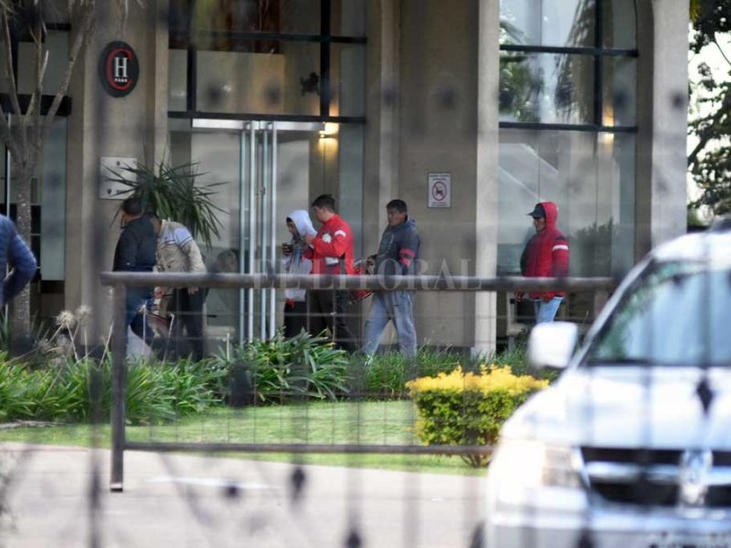 Conflicto Hotel de Campo Colón: barras del club ocuparon las instalaciones