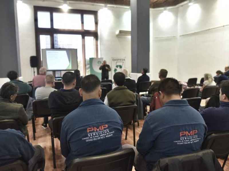 Capacitan a operarios sobre el control de plagas urbanas