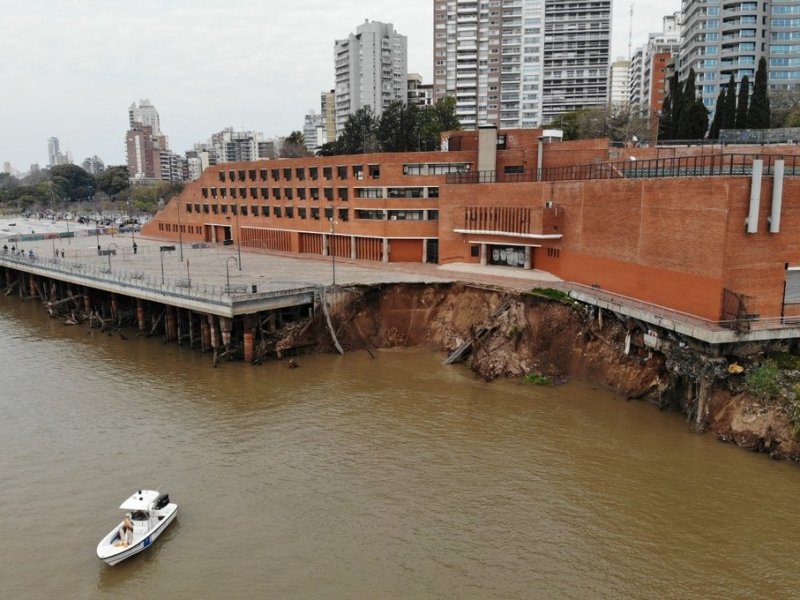 Comienza el estudio del lecho del río para instalar los pilotes del Parque España de Rosario
