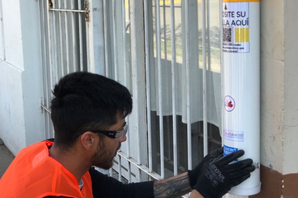 Chau colillas: en Murphy, jóvenes instalaron dispositivos para combatir los desechos de cigarrillos