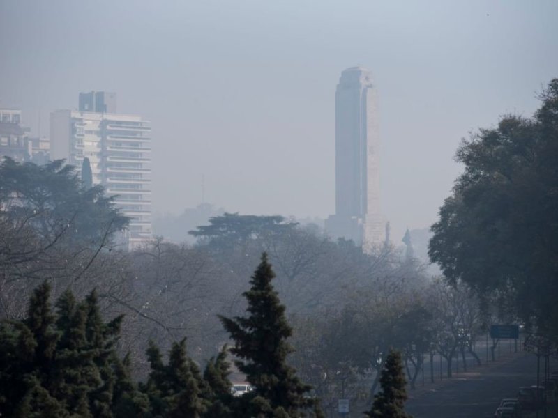 Humo en las islas cercanas a Rosario: más de lo mismo