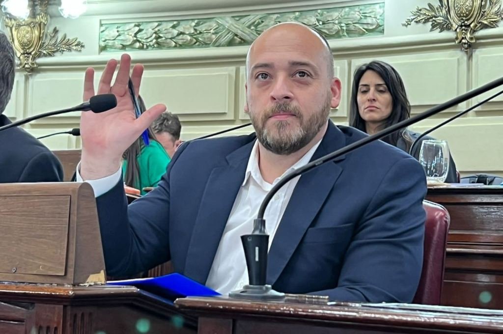 Presentan ley para acortar la brecha digital en adultos mayores