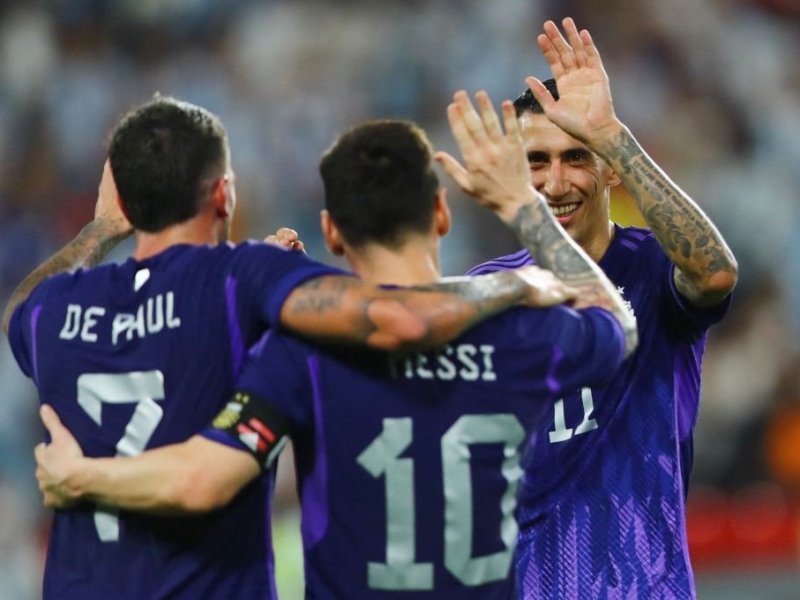 Argentina goleó 5 a 0 a Emiratos Árabes Unidos con tres goles made in Santa Fe