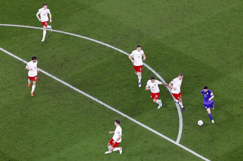 Argentina venció a Polonia: 45 minutos en los que se jugó como si fuese en el patio de casa