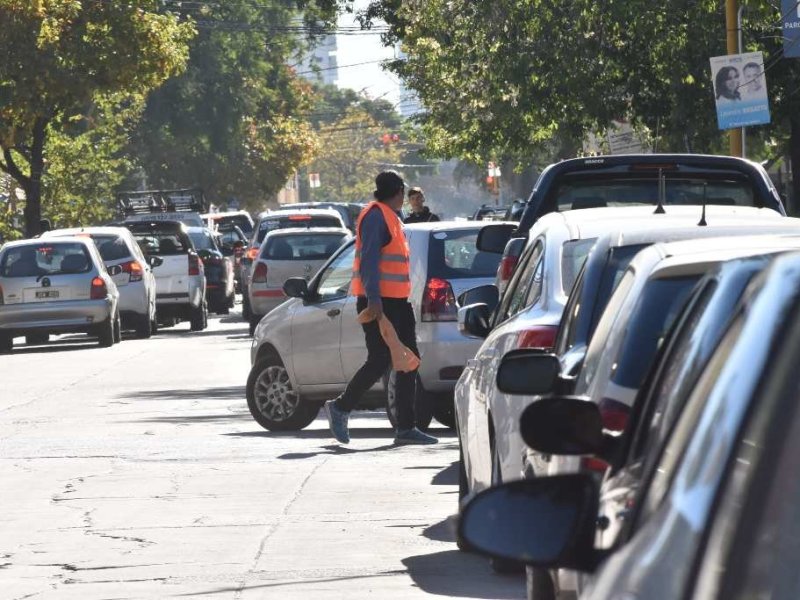 Para Jatón, la ordenanza de los cuidacoches es «inviable»: qué opciones hay ante el problema