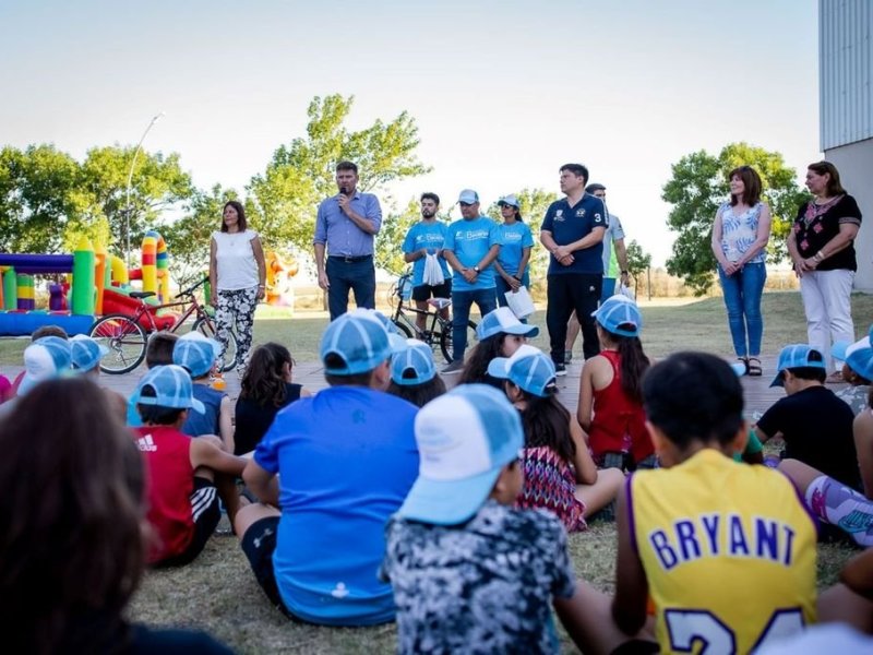 El Becario cerró el año con niños que integran el programa de apoyo escolar