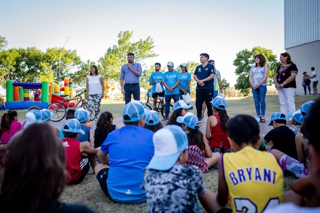 El Becario cerró el año con niños que integran el programa de apoyo escolar