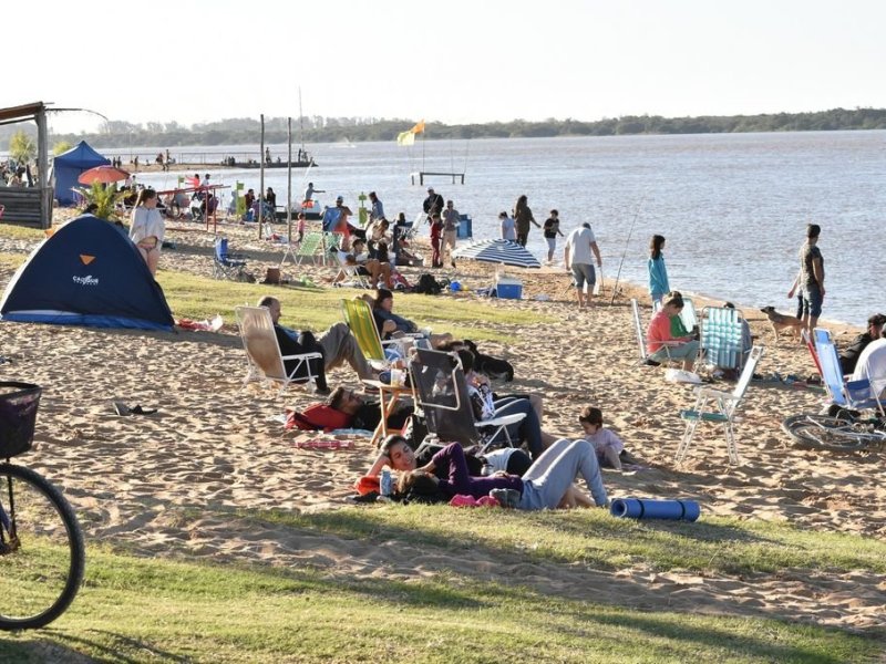 Con un promedio del 85% de reservas, el fin de semana largo comenzó con lluvias