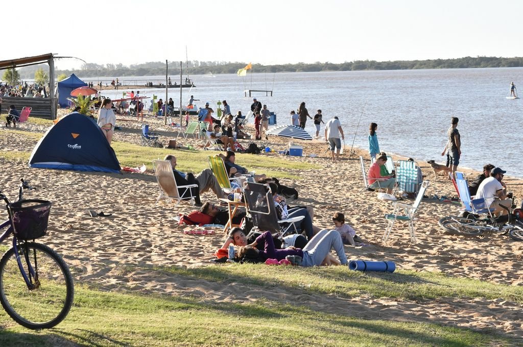 Con un promedio del 85% de reservas, el fin de semana largo comenzó con lluvias