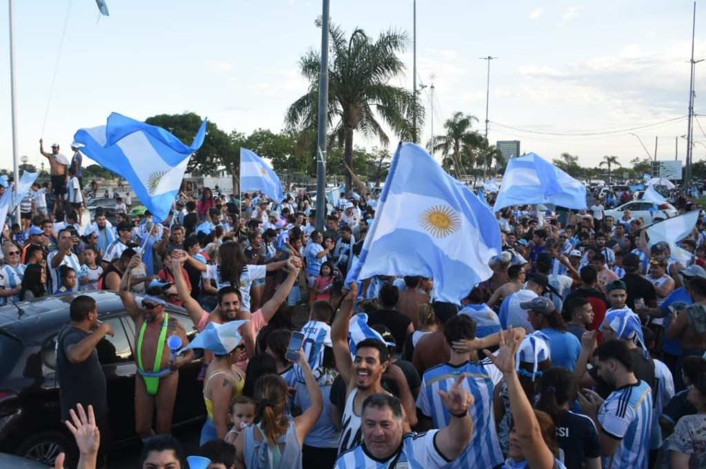 ¡Argentina llegó a la final!: así se vivieron los festejos en las principales ciudades de Santa Fe