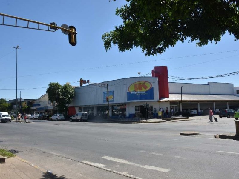 Prisión para el autor de un auto-robo en una cadena de supermercados