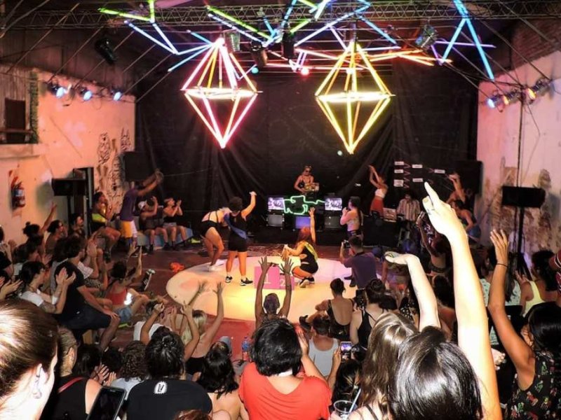 El centro cultural Micelio despide el año con una fiesta en la calle