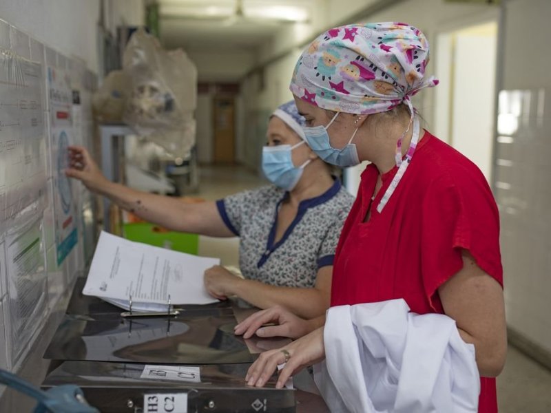 Se estableció el uso obligatorio del barbijo en todas las instituciones de salud de la provincia