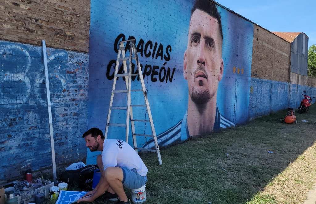 Casilda: pintan un mural de Franco Armani