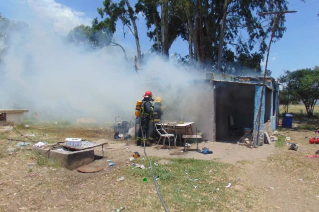 Incendiaron la casa de la asesina de Carolina en Venado Tuerto
