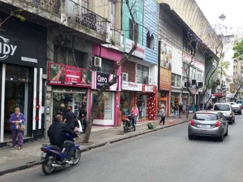 Después de la pandemia, algunos de los comercios en Rosario cierran antes