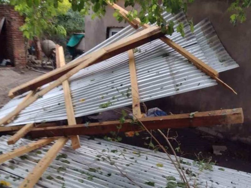 Voladuras de techos por una gran tormenta en un paraje del departamento Vera