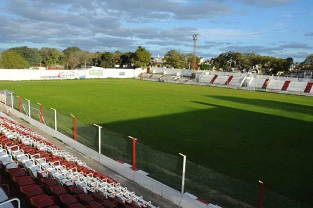Patronato podría hacer de local en la cancha de Paraná