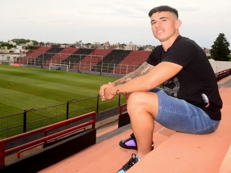 Lautaro Comas probará como delantero ante Rafaela